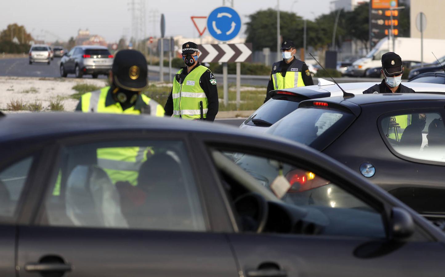 Los controles policiales en Córdoba por el confinamiento, en imágenes