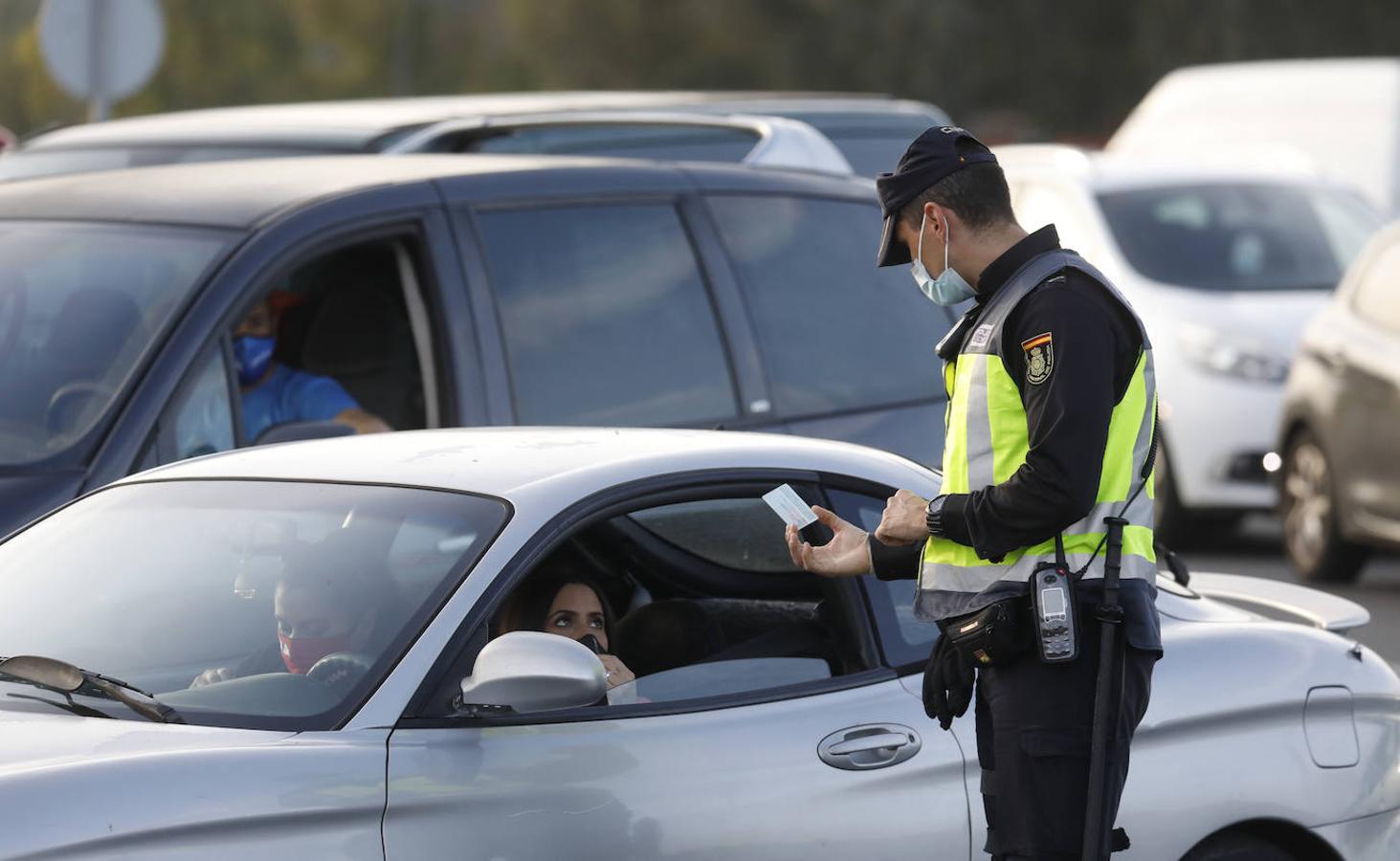 Los controles policiales en Córdoba por el confinamiento, en imágenes