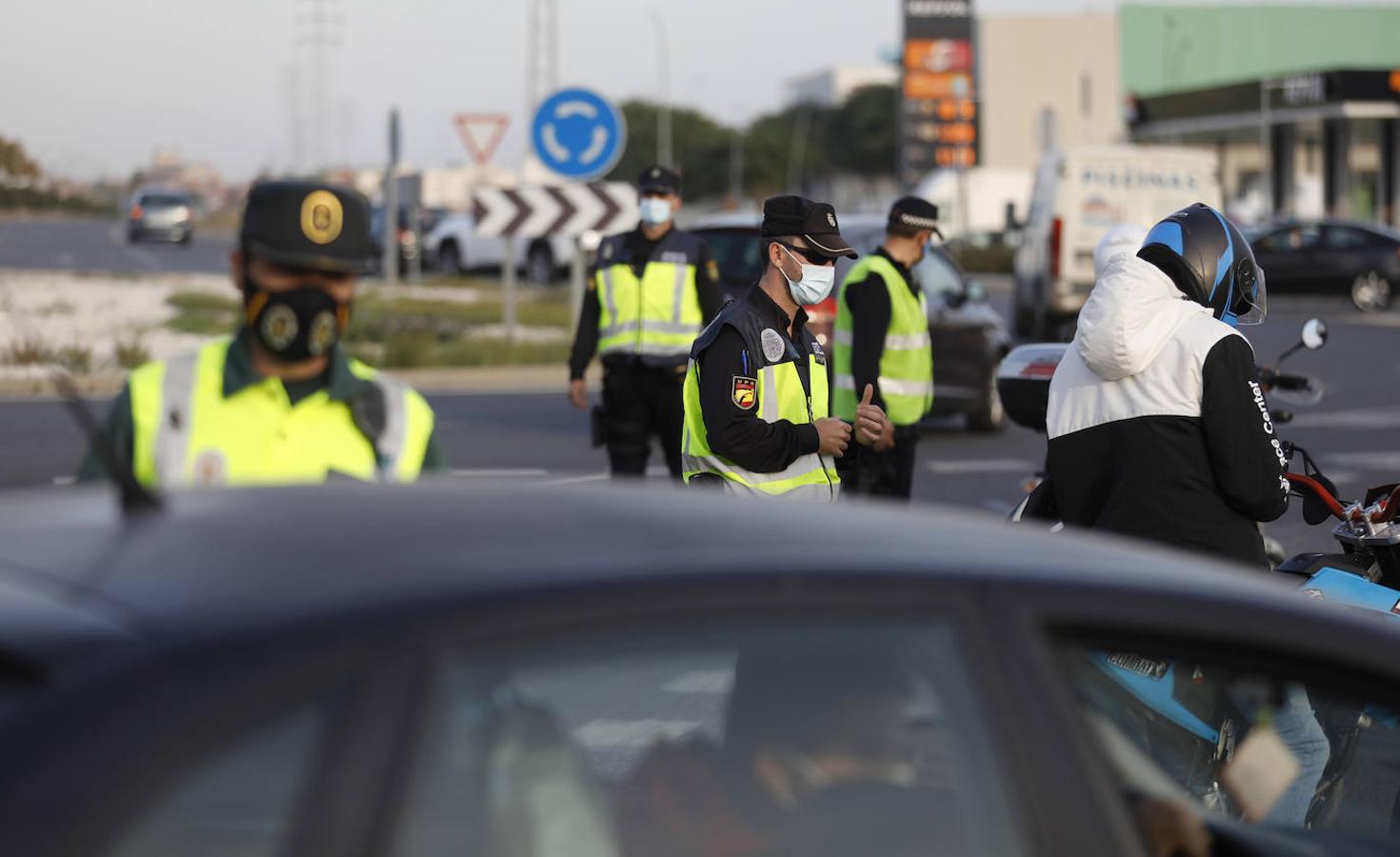 Los controles policiales en Córdoba por el confinamiento, en imágenes