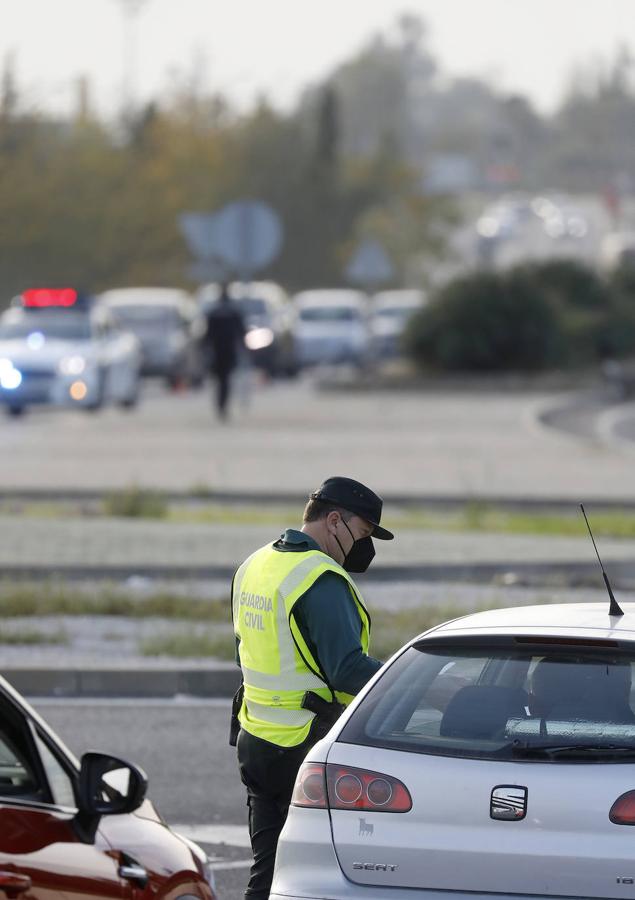 Los controles policiales en Córdoba por el confinamiento, en imágenes