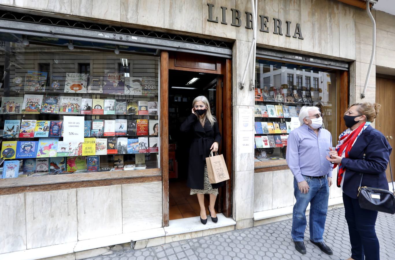 Paseo literario en Sevilla por el Día de las Librerías