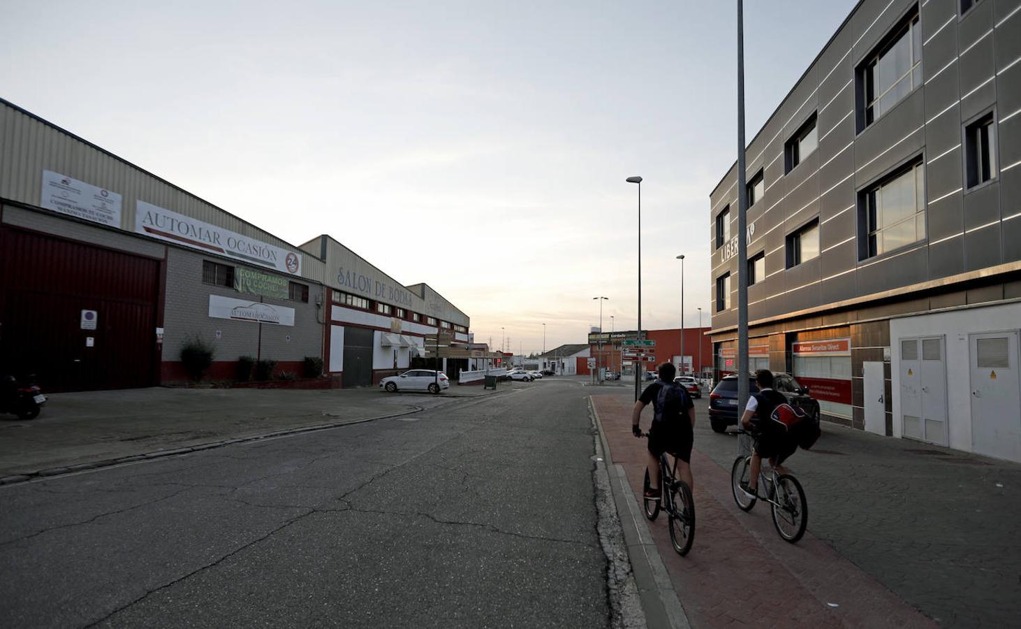 Los polígonos de Córdoba al atardecer y cesar la actividad, en imágenes