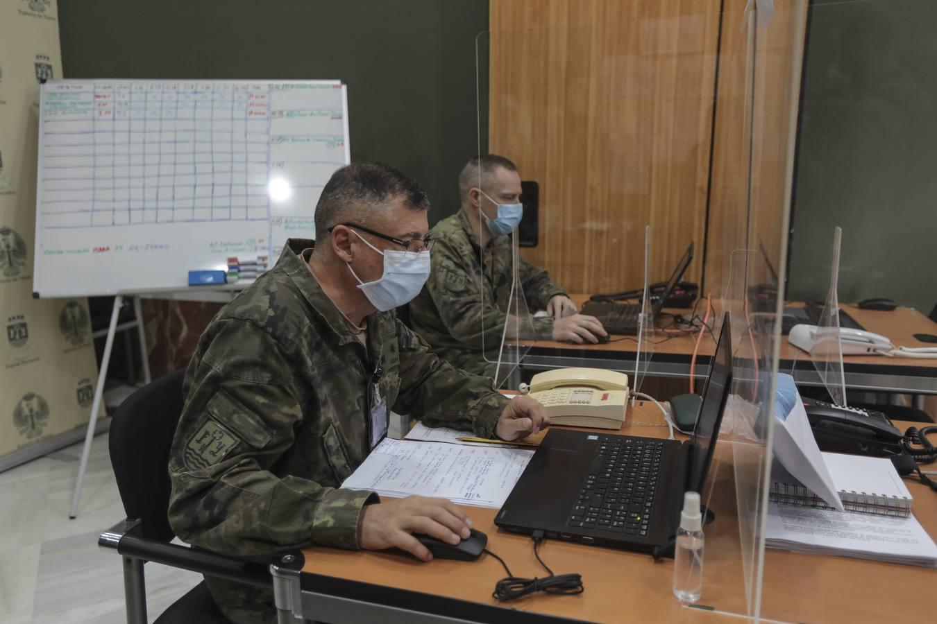 En imágenes, el Ejército rastrea el virus en Sevilla