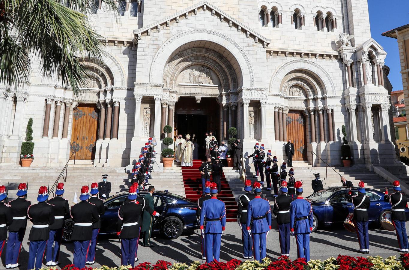 La familia al completo se ha reunido a excepción de Carlota Casiraghi que, una vez más, ha faltado a la cita. 