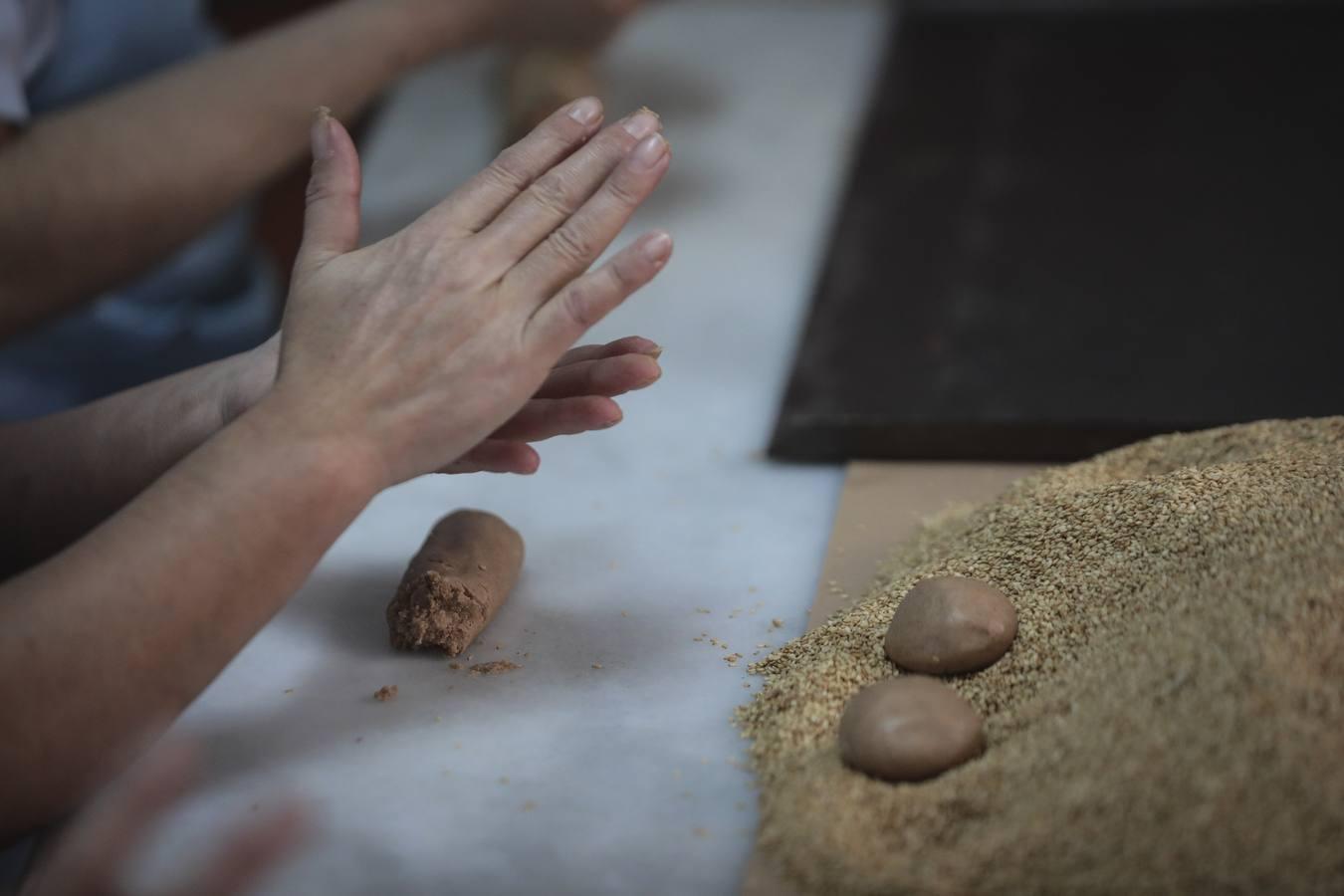 Estepa prepara los mantecados para una Navidad atípica