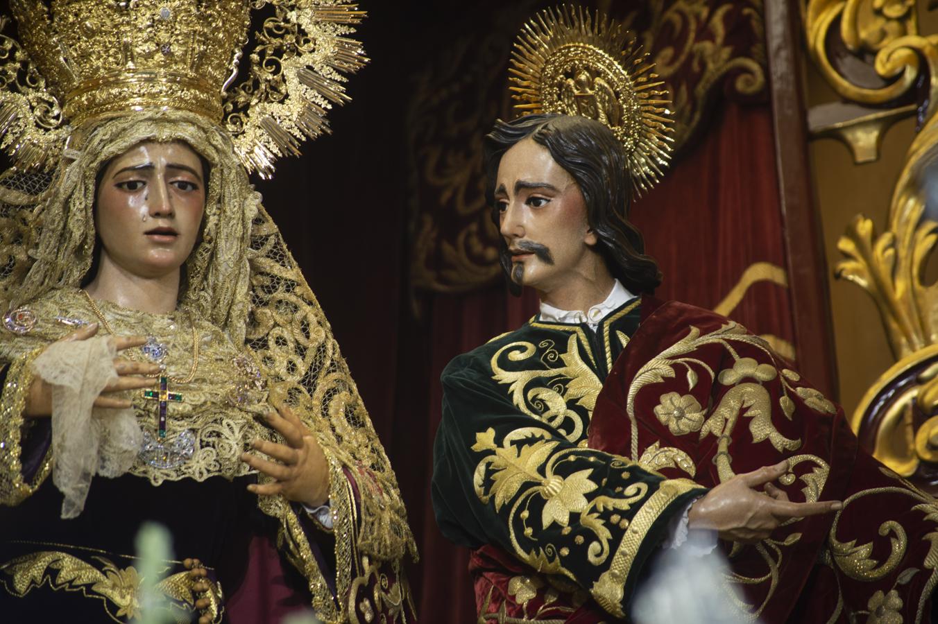 Altar del aniversario de la coronación canónica de la Virgen de la Amargura