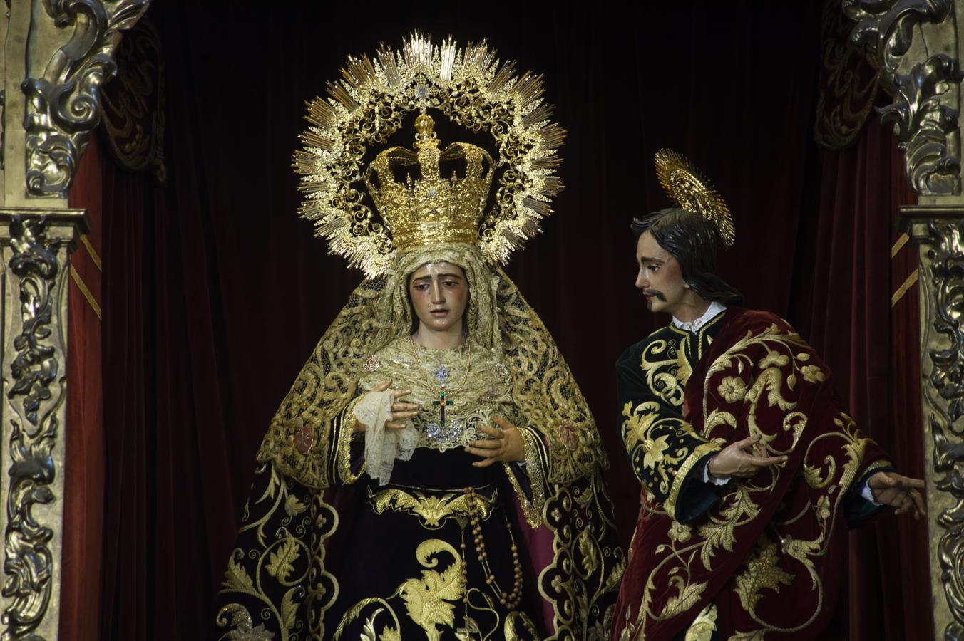 Altar del aniversario de la coronación canónica de la Virgen de la Amargura