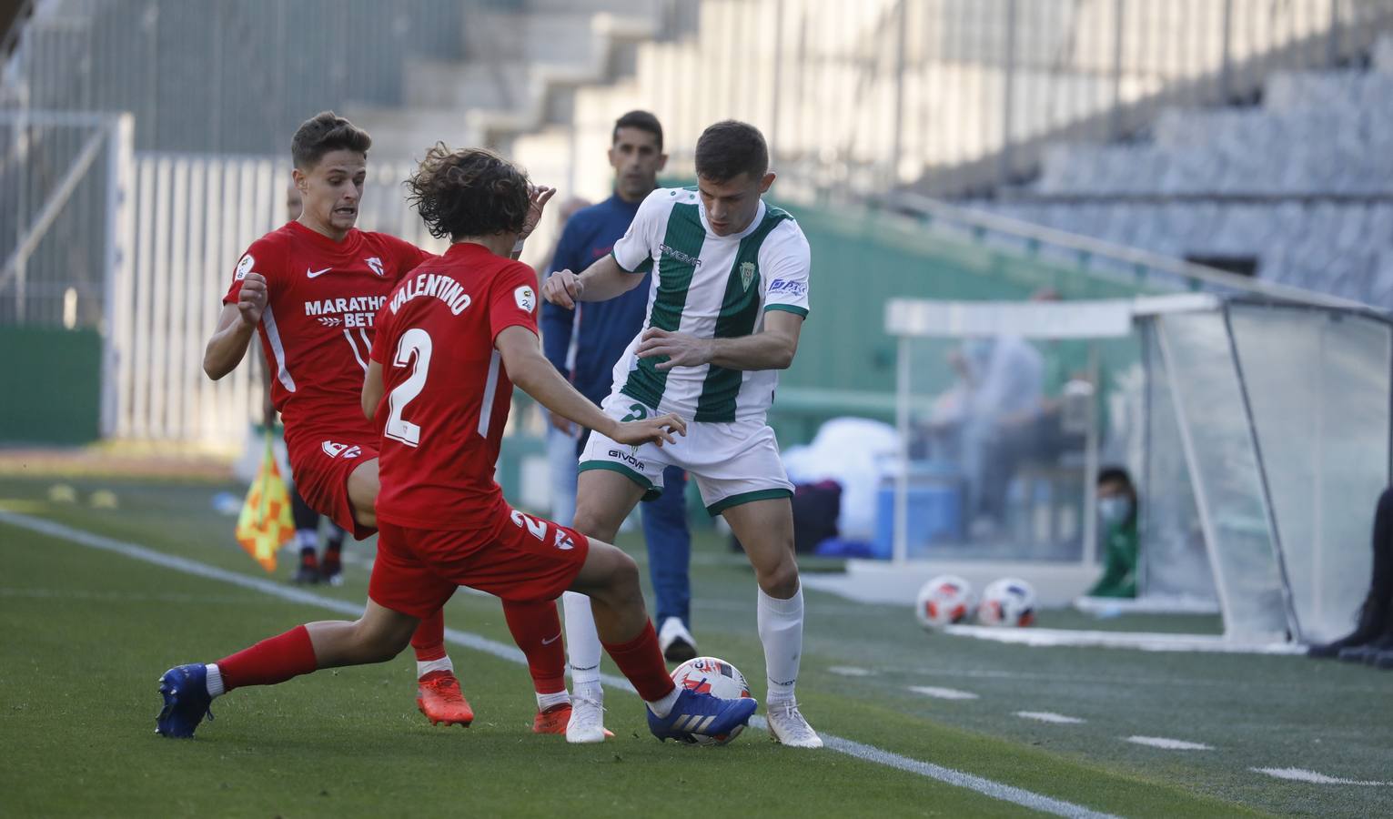 El tropiezo del Córdoba CF ante el Sevilla Atlético, en imágenes