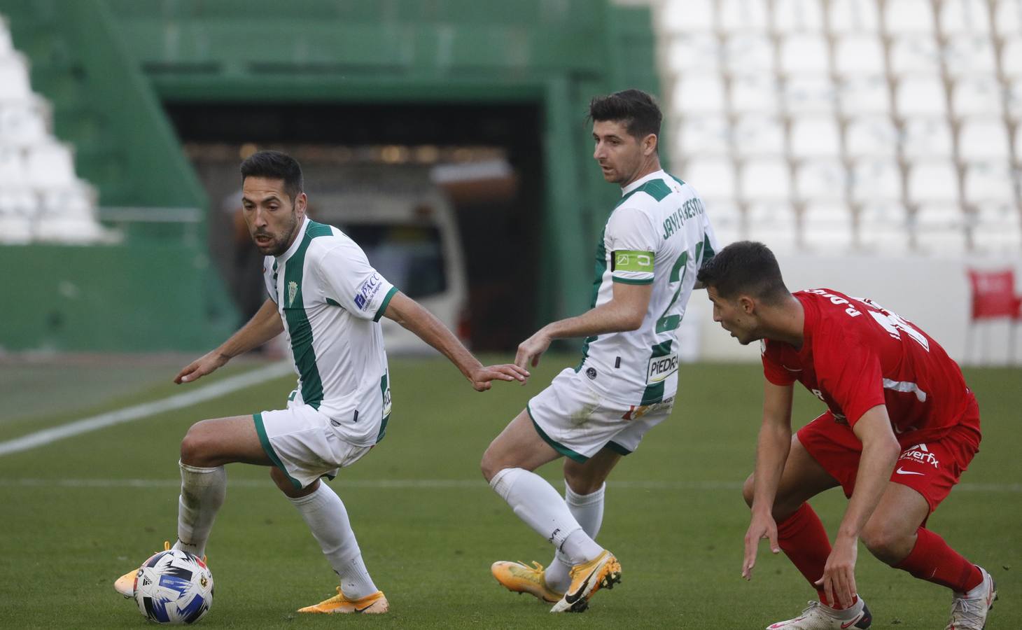 El tropiezo del Córdoba CF ante el Sevilla Atlético, en imágenes