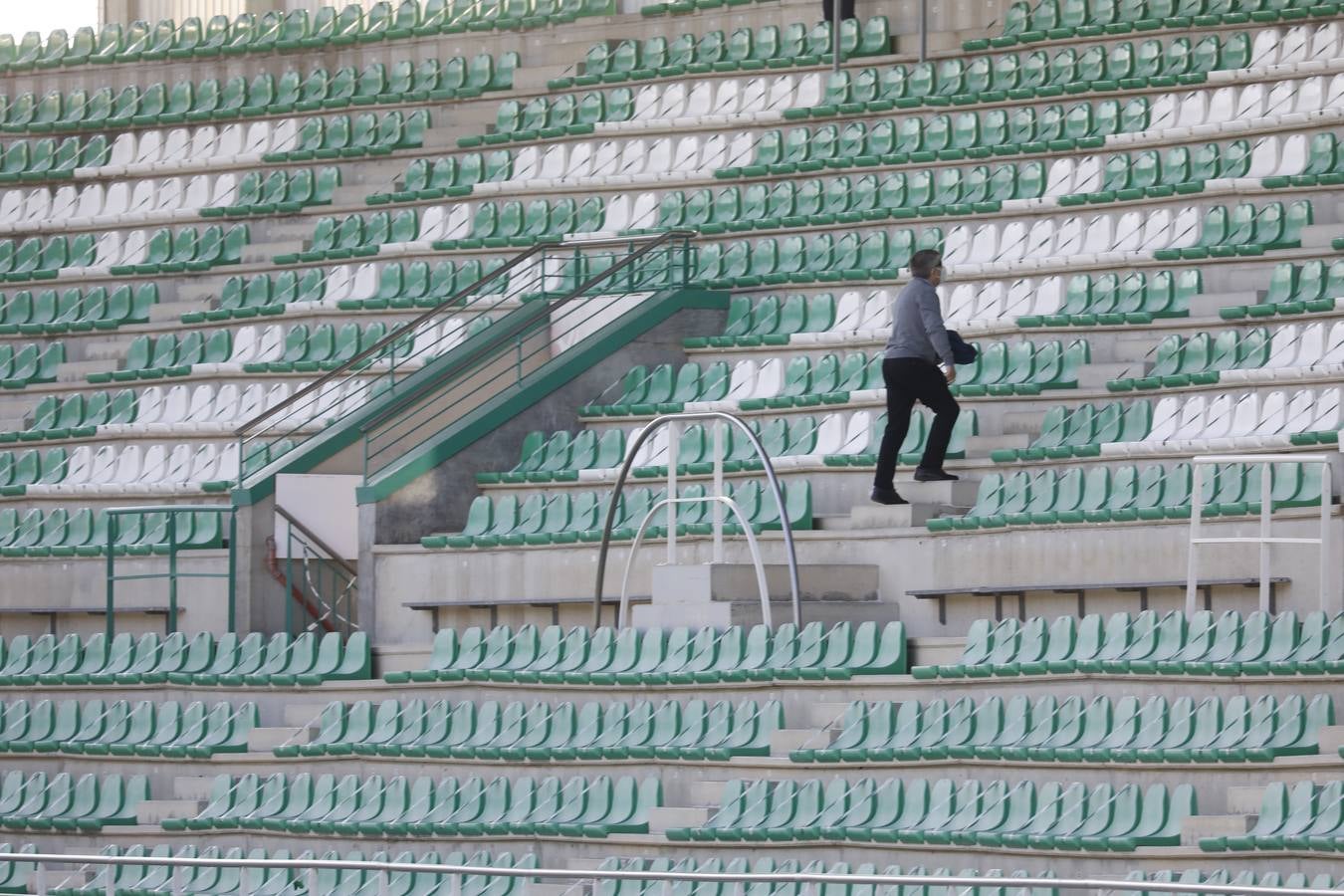 El primer partido del Córdoba CF a puerta cerrada, en imágenes