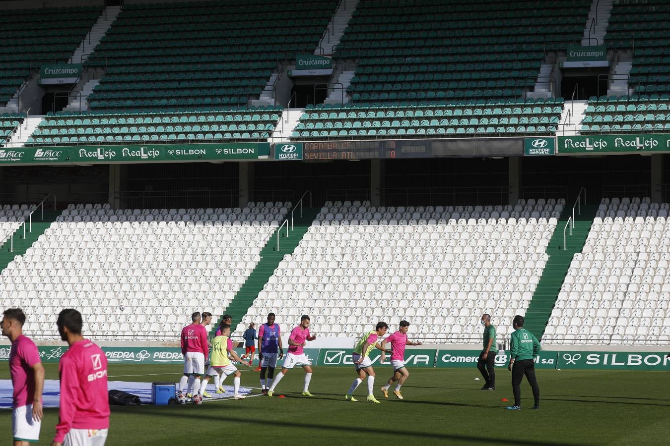 El primer partido del Córdoba CF a puerta cerrada, en imágenes