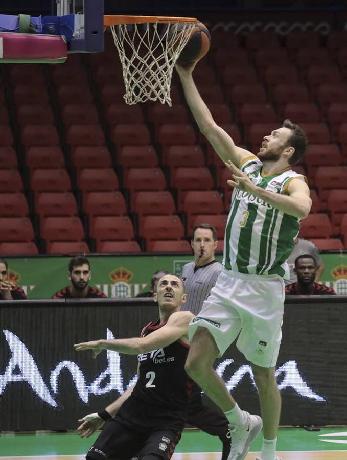 Las mejores imágenes del partido entre el Coosur Real Betis y el Bilbao Basket