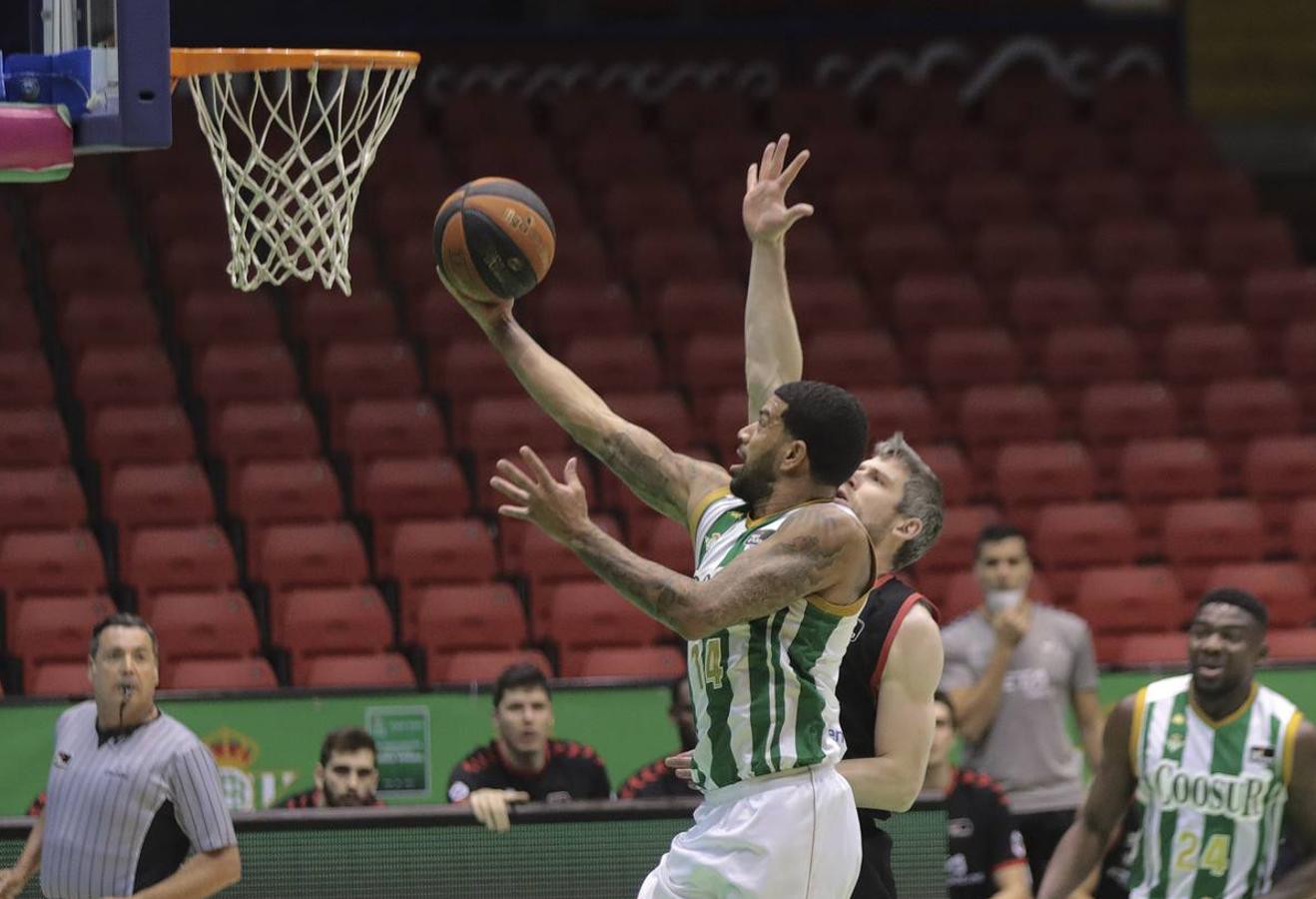 Las mejores imágenes del partido entre el Coosur Real Betis y el Bilbao Basket