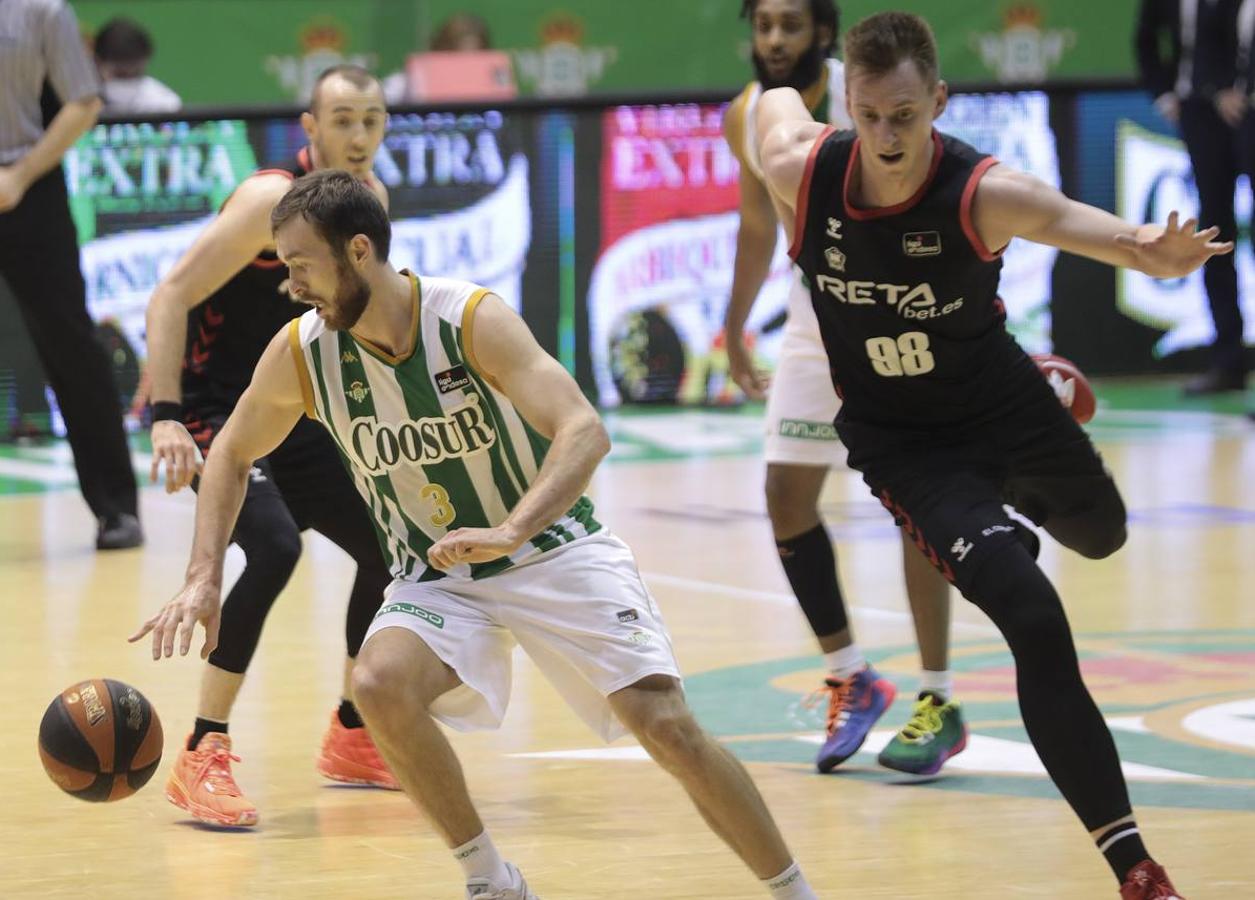 Las mejores imágenes del partido entre el Coosur Real Betis y el Bilbao Basket