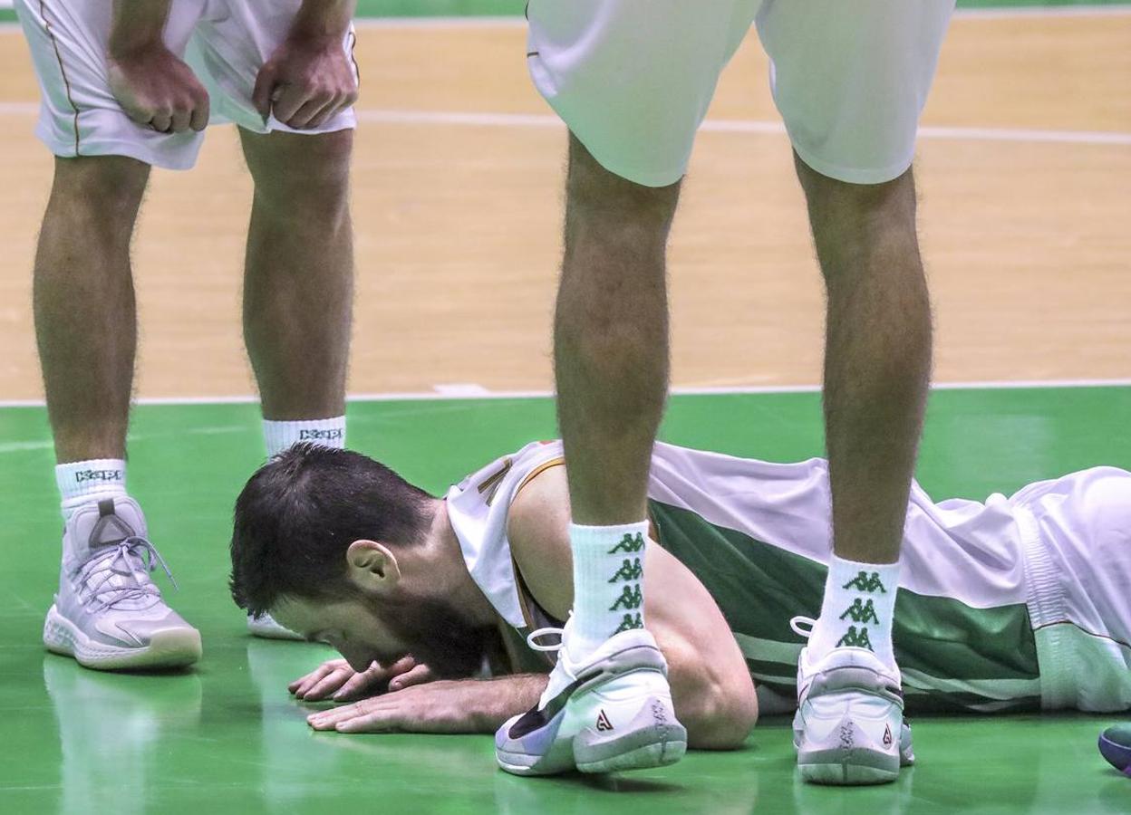 Las mejores imágenes del partido entre el Coosur Real Betis y el Bilbao Basket