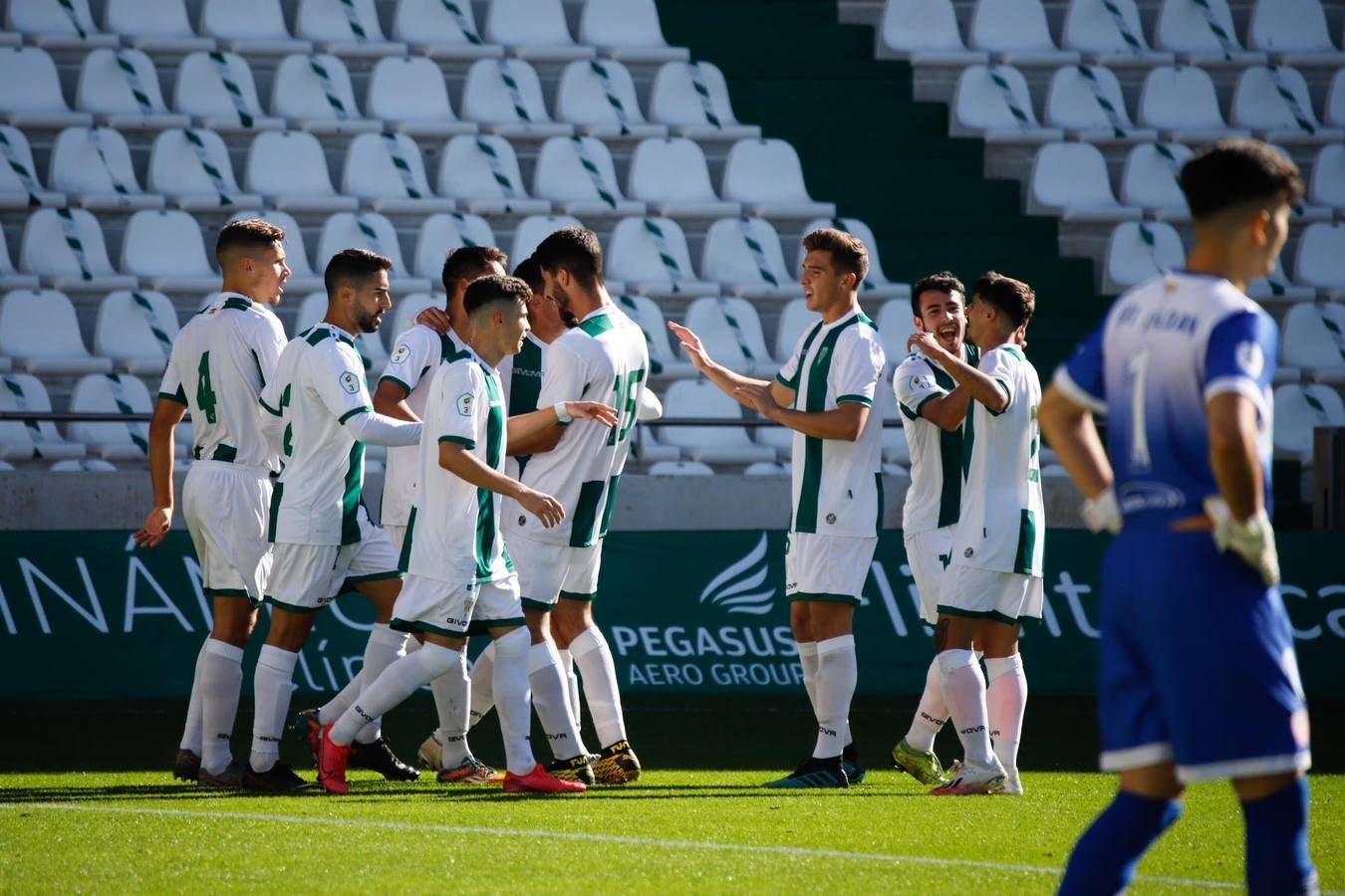 La primera victoria del Córdoba B en El Arcángel ante La Palma, en imágenes