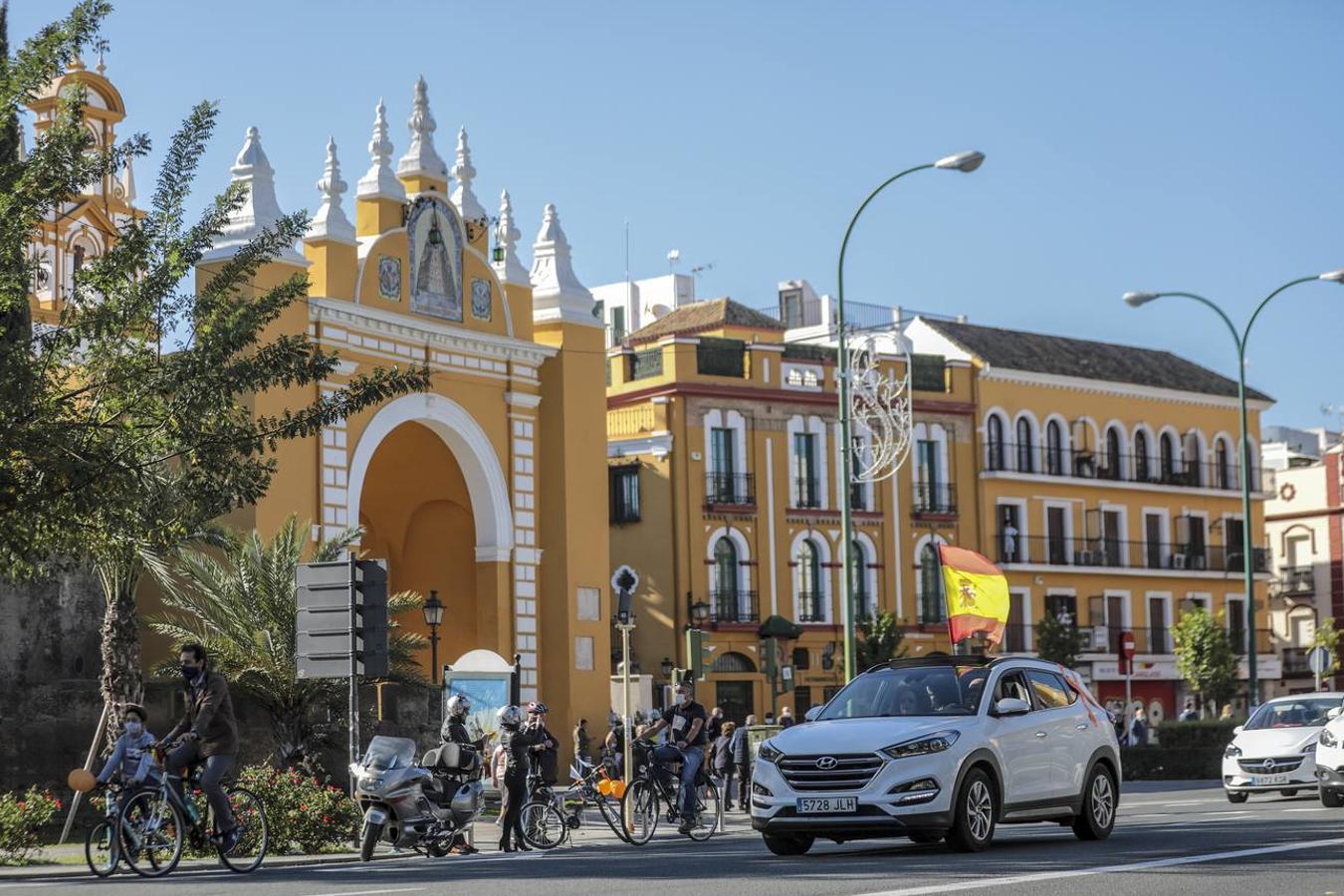 La protesta de la educación concertada de Sevilla por la Ley Celáa, en imágenes