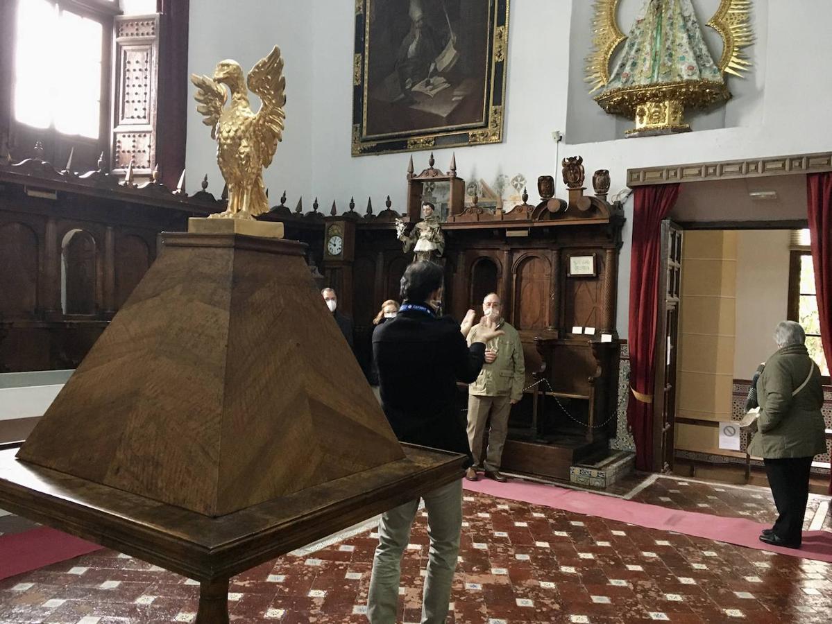 La visita solidaria al convento de San Antonio, en imágenes