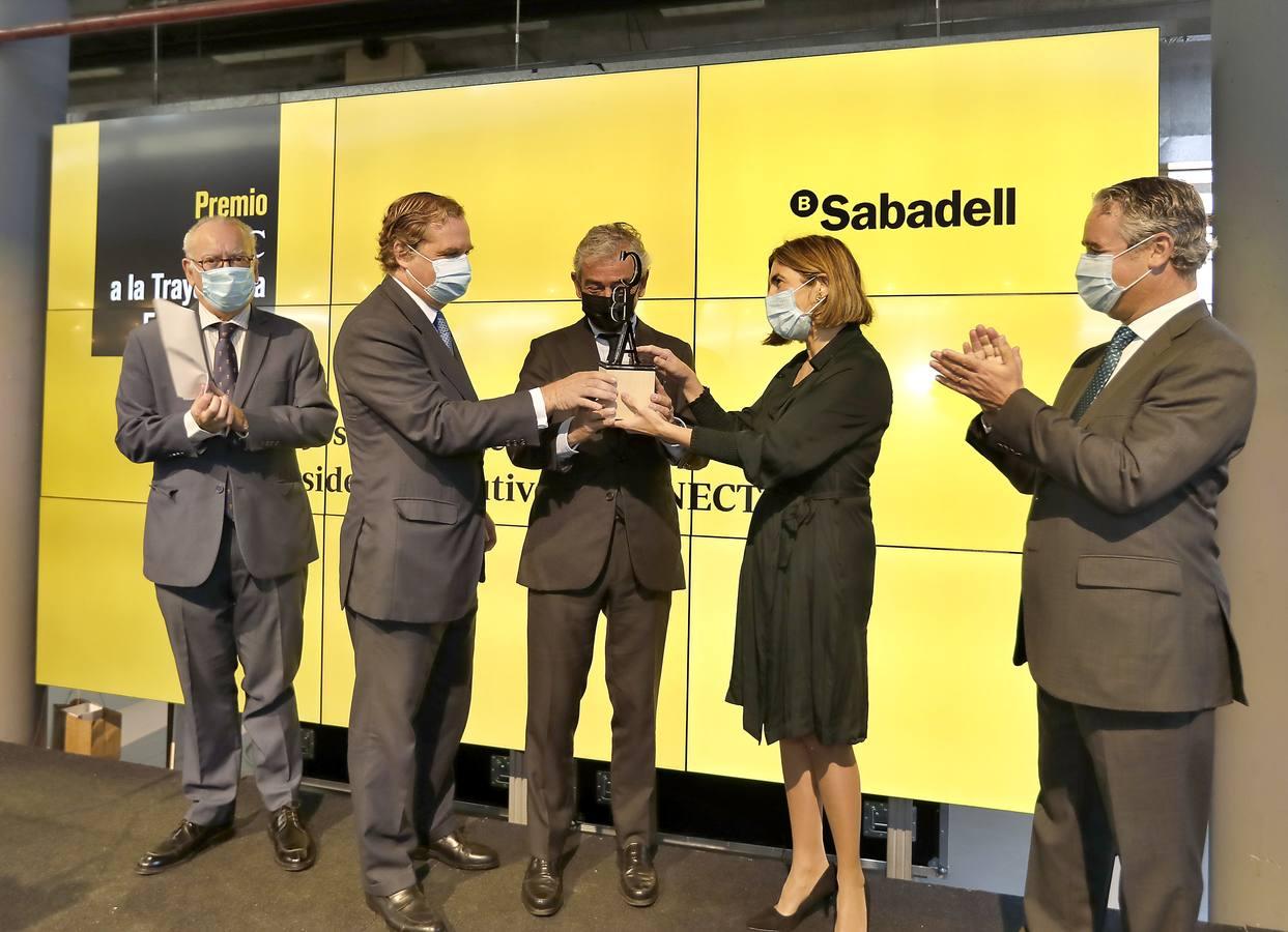 José María Pacheco recogiendo el premio