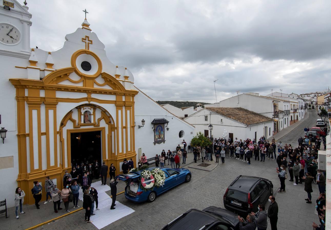 En imágenes, Castilblanco despide a Manuela, la bebé atropellada por un conductor que dio positivo en drogas