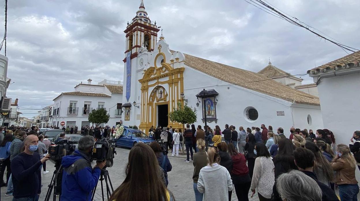 En imágenes, Castilblanco despide a Manuela, la bebé atropellada por un conductor que dio positivo en drogas