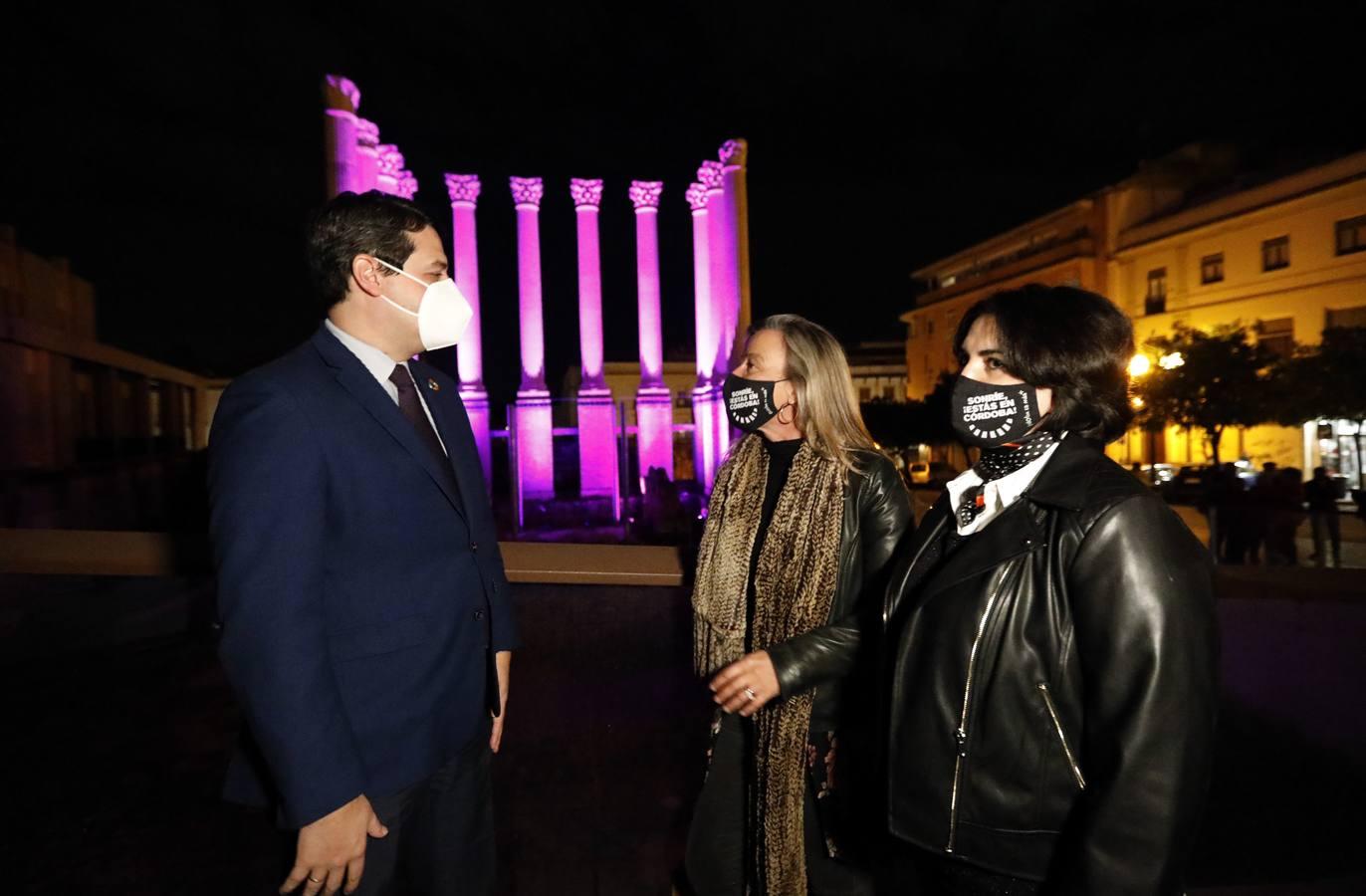 El Templo Romano de Córdoba se enciende contra la violencia machista