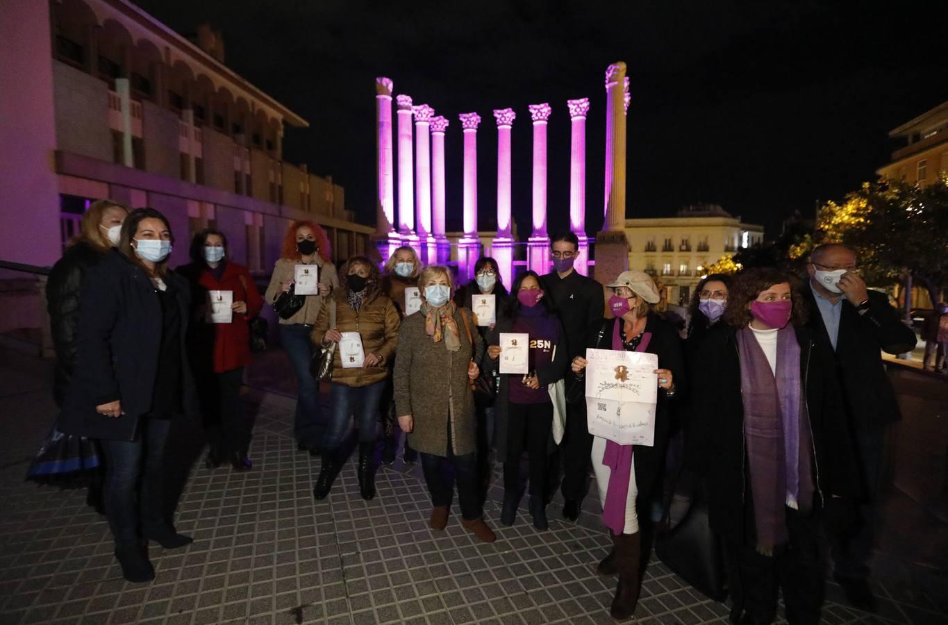 El Templo Romano de Córdoba se enciende contra la violencia machista