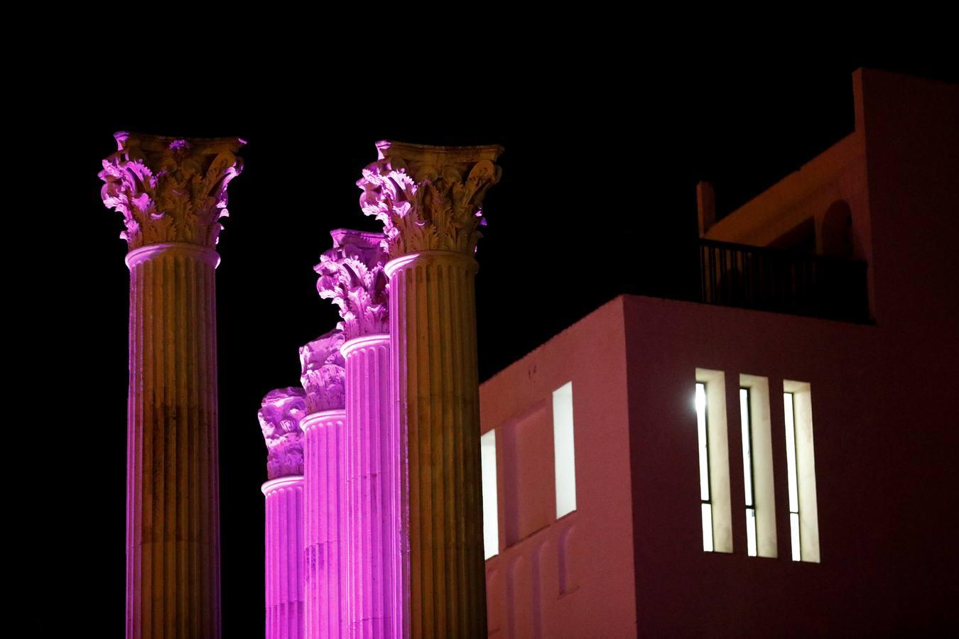 El Templo Romano de Córdoba se enciende contra la violencia machista