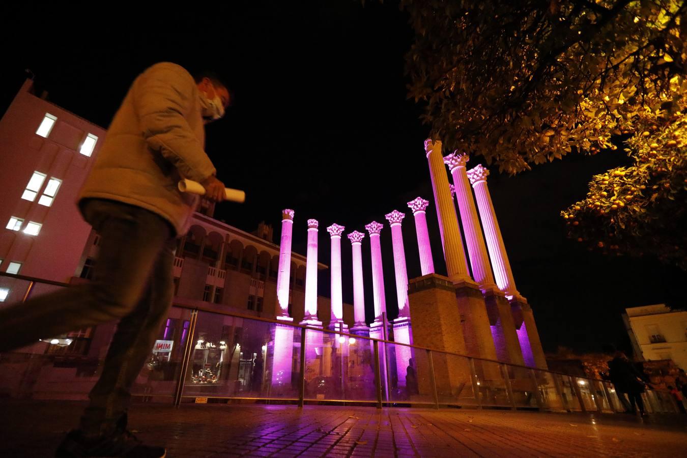 El Templo Romano de Córdoba se enciende contra la violencia machista