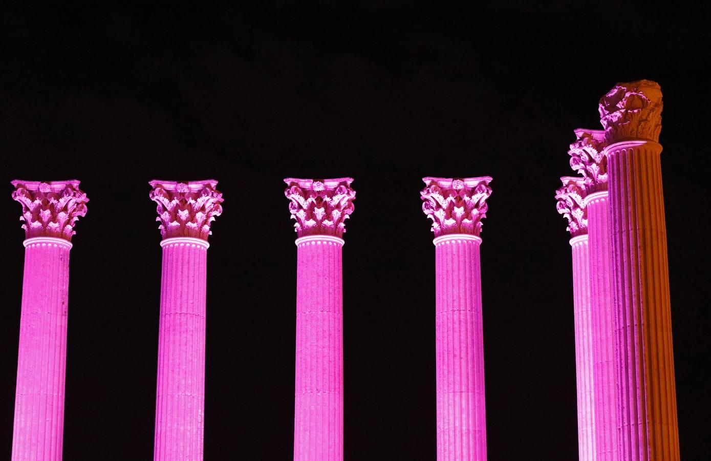 El Templo Romano de Córdoba se enciende contra la violencia machista