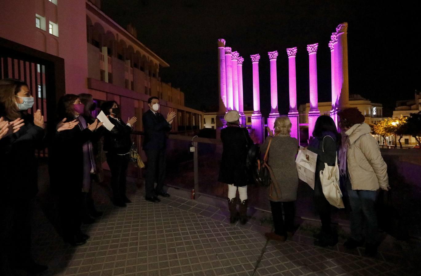 El Templo Romano de Córdoba se enciende contra la violencia machista