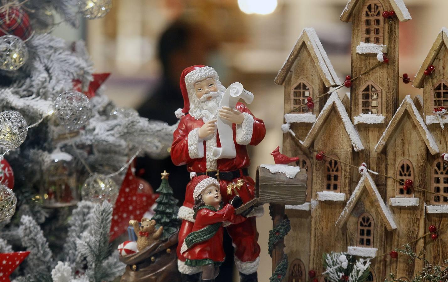 En imágenes, la Navidad llega a las tiendas de Sevilla