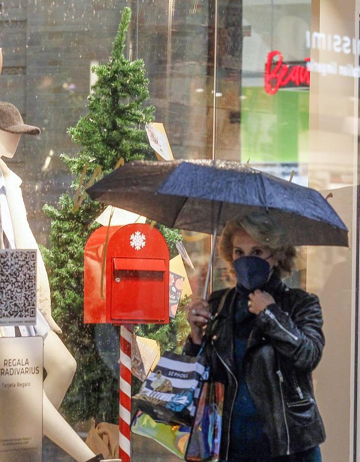 En imágenes, la Navidad llega a las tiendas de Sevilla