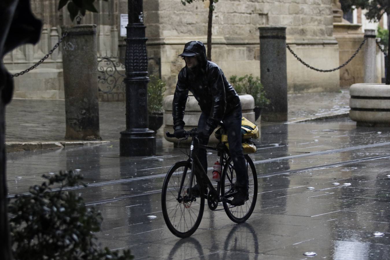 Las imágenes de la lluvia en Sevilla