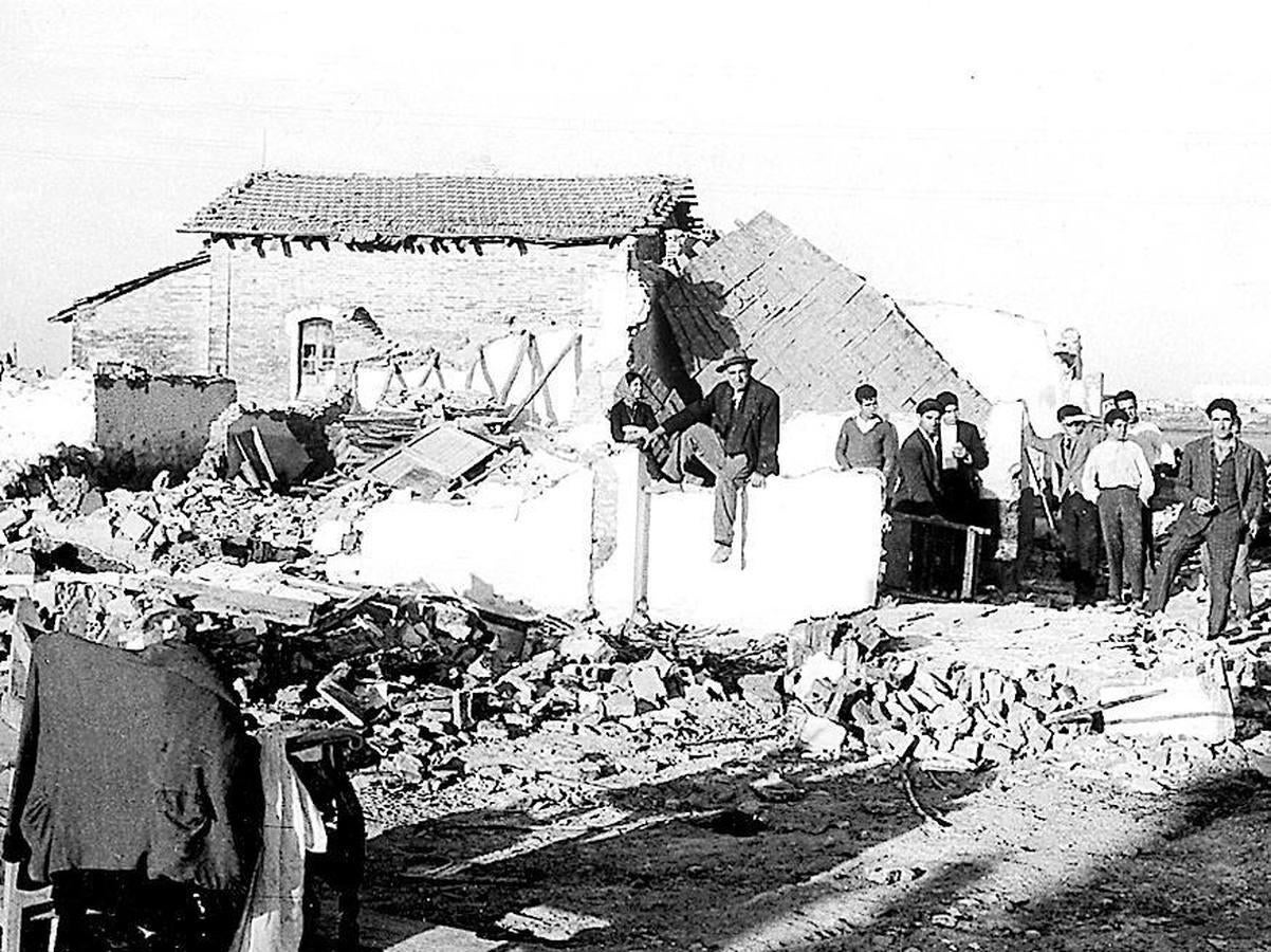 Derribo de viviendas del Vacie en 1960: Unas 25 familias recibieron llaves de pisos en la nueva barriada de Torreblanca de los Caños