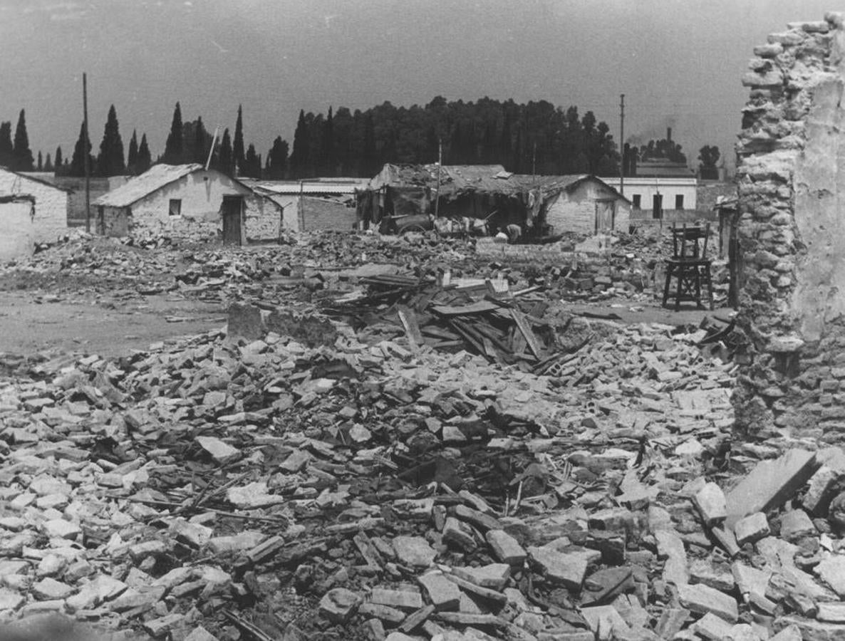 Derribo de chabolas en 1960: El primer intento por acabar con el asentamiento del Vacie llegó con Franco al frente del Estado. Un mes después de tumbarse las vinfraviviendas, los terrenos volvieron a ser ocupados