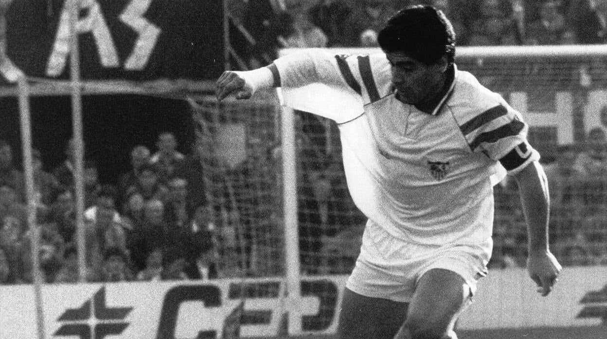 Paso de Maradona por el Sevilla F.C., en imágenes (y II)