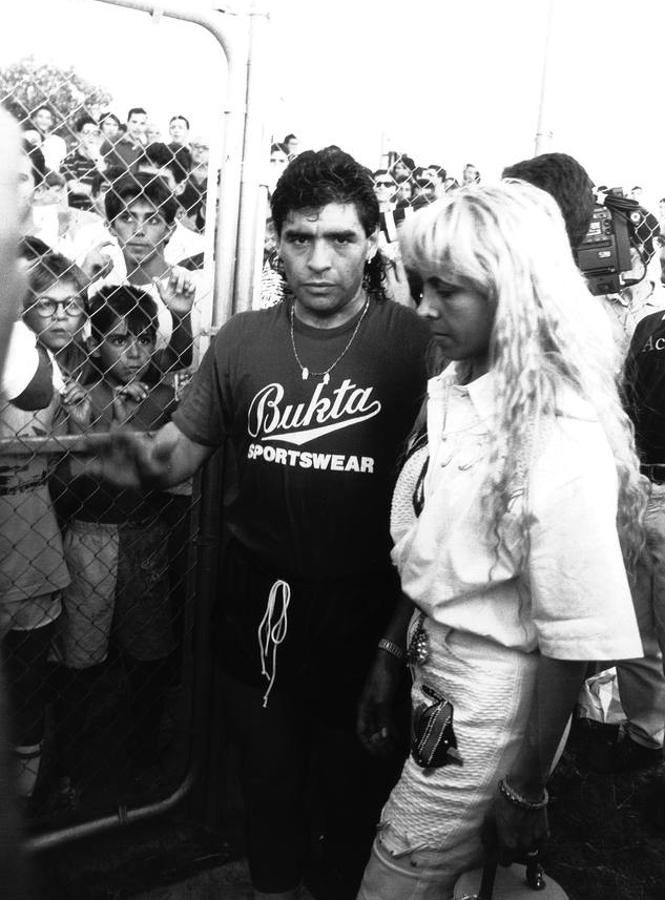 Paso de Maradona por el Sevilla F.C., en imágenes (y II)