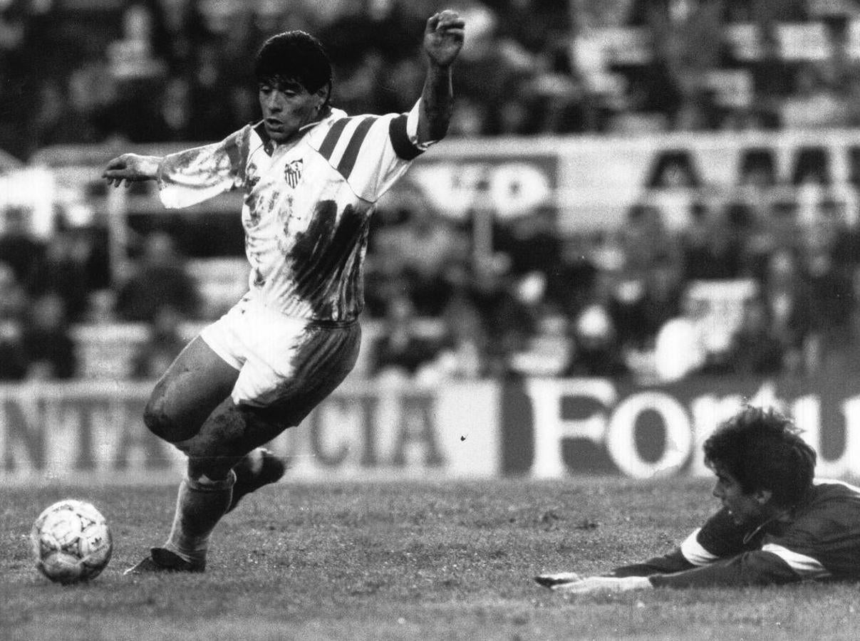 Paso de Maradona por el Sevilla F.C., en imágenes (y II)