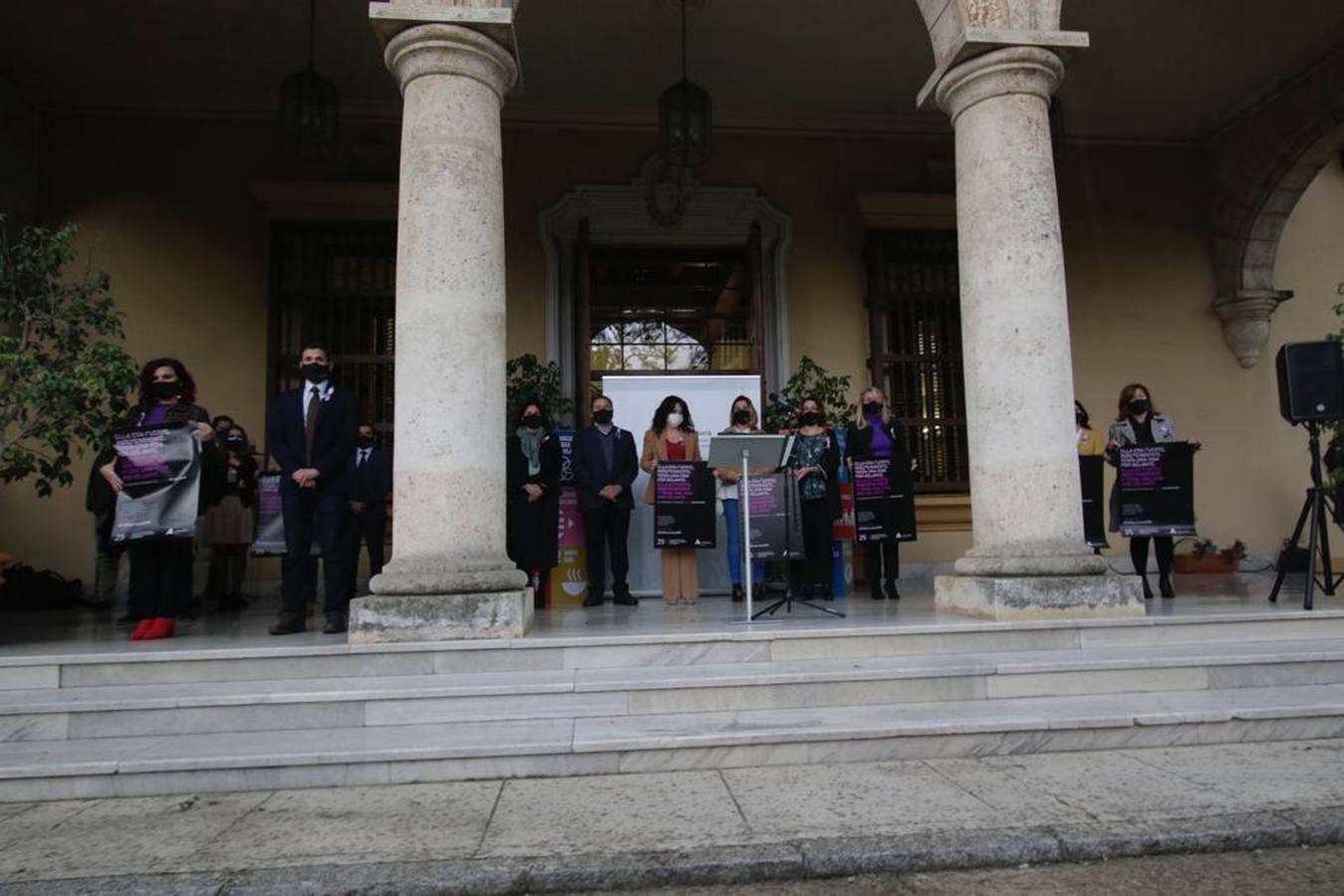 Fotogalería: Actos conmemorativos por el 25-N en Sevilla