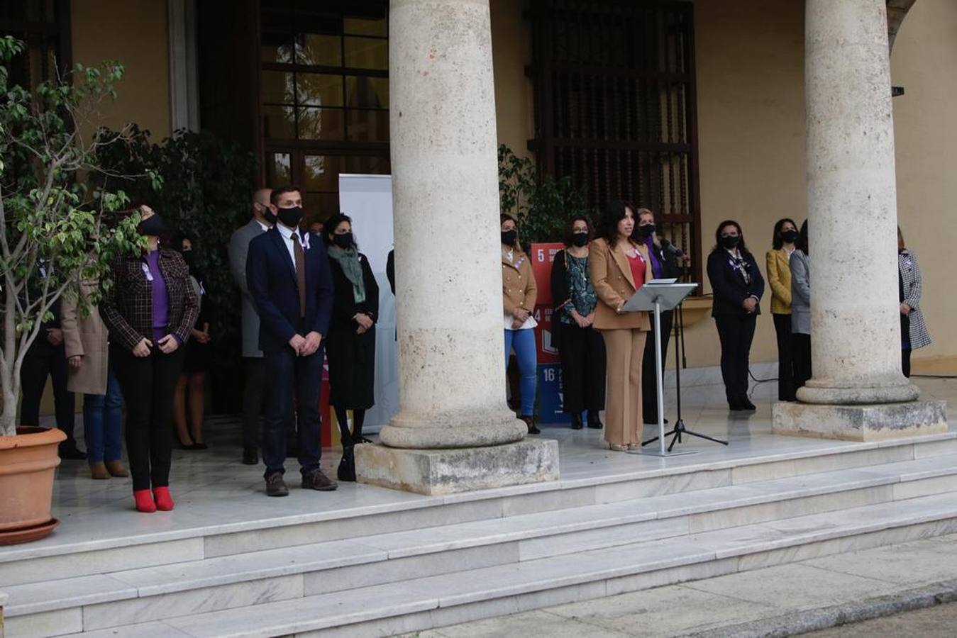 Fotogalería: Actos conmemorativos por el 25-N en Sevilla