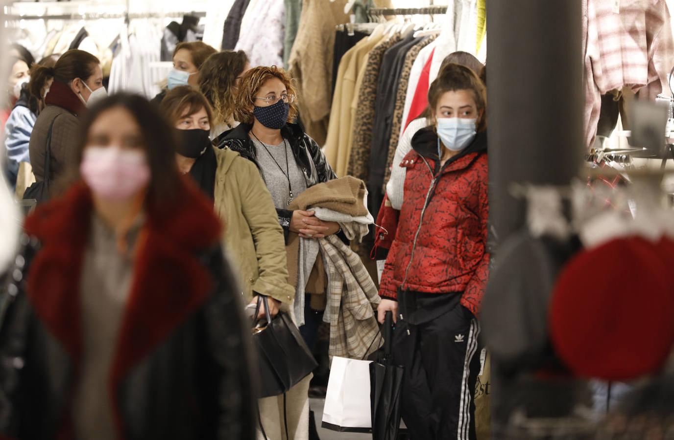 El ambiente del Black Friday de Córdoba, en imágenes