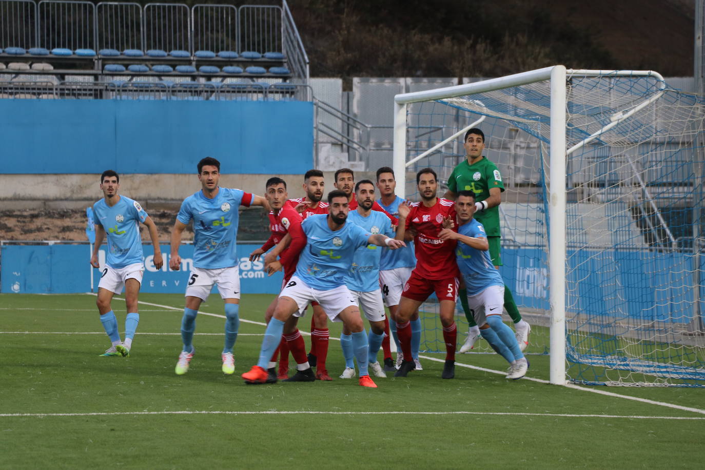 El Ciudad de Lucena, líder del Grupo X de Tercera, en imágenes