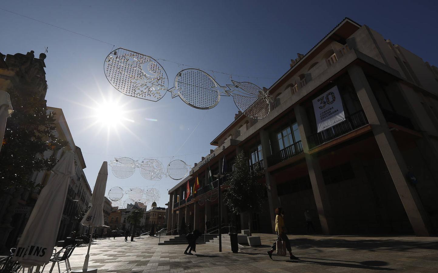 Las luces navideñas de Córdoba pueblan las calles más comerciales