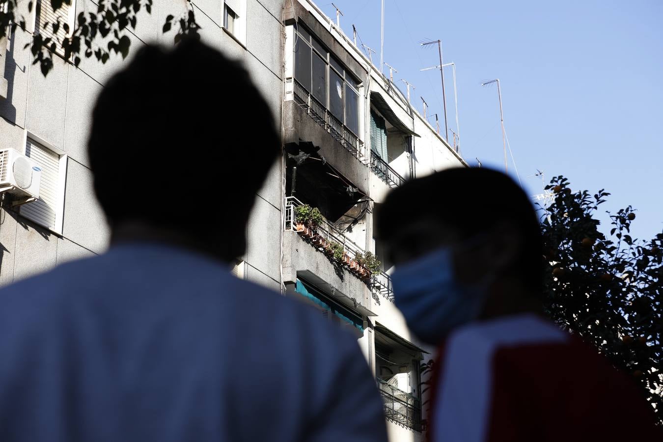 En imágenes, el aparatoso incendio en un edificio de Ciudad Jardín en Córdoba