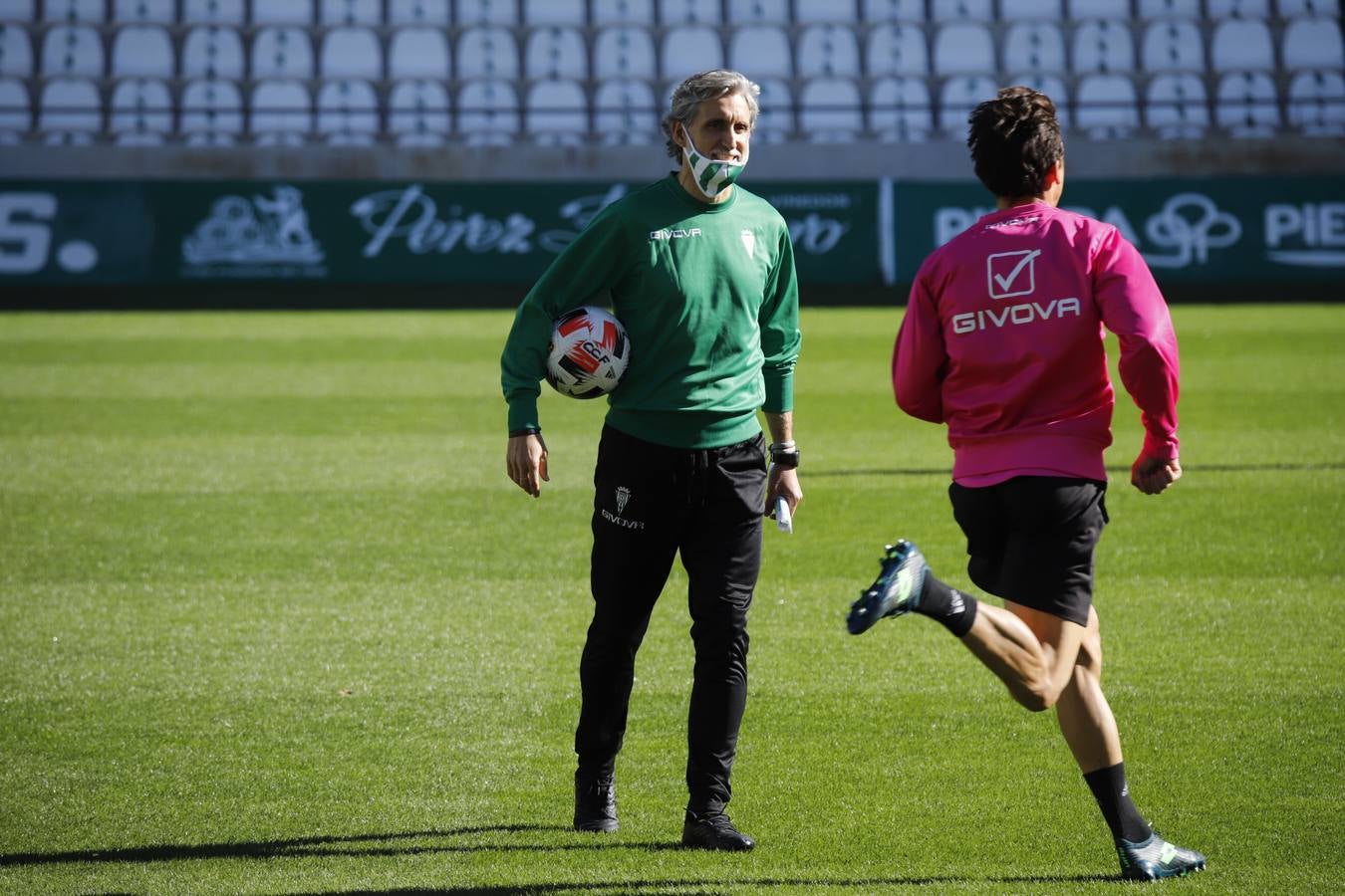 La primera jornada de Pablo Alfaro en el Córdoba CF, en imágenes