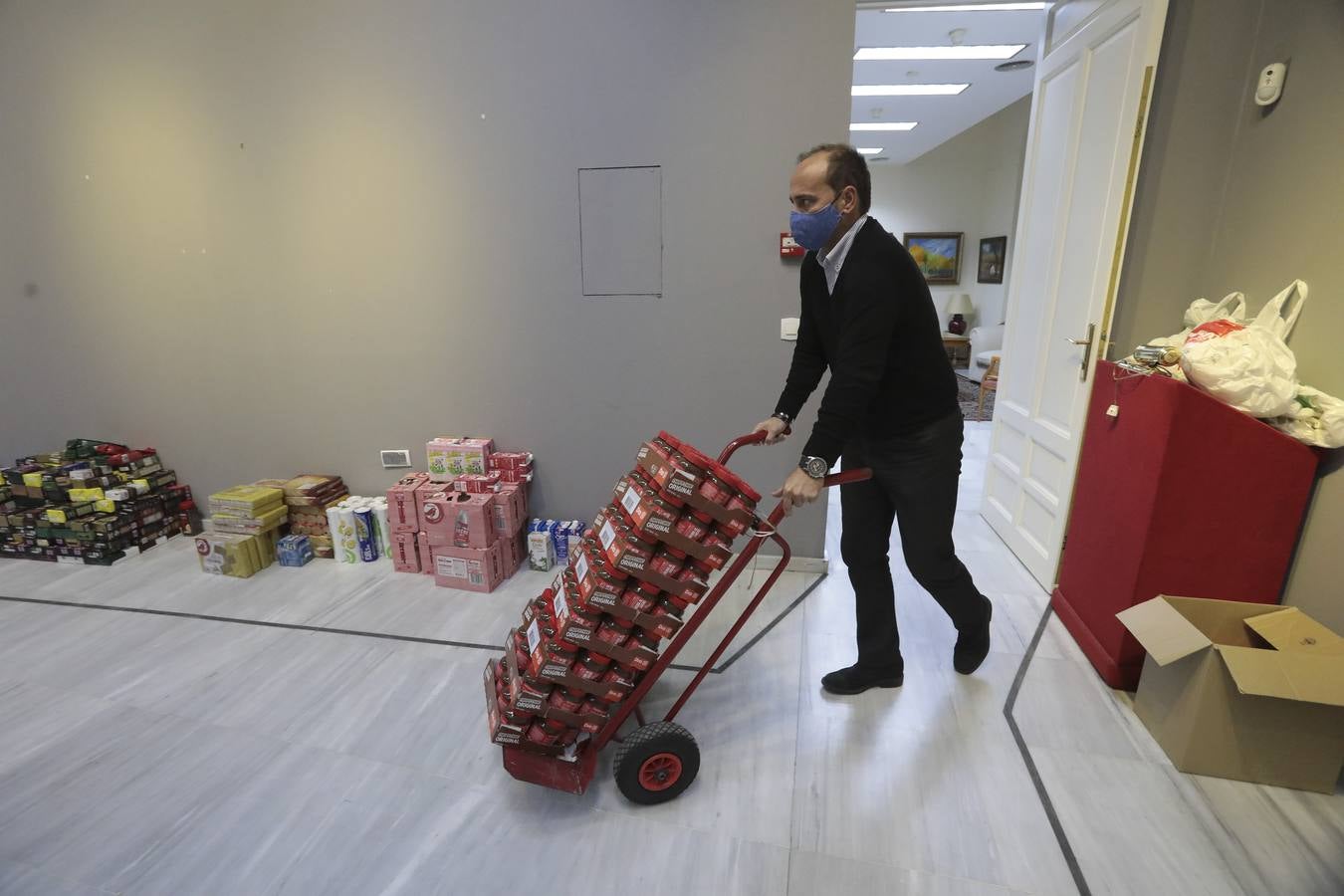 Recogida de alimentos en el Ateneo de Sevilla