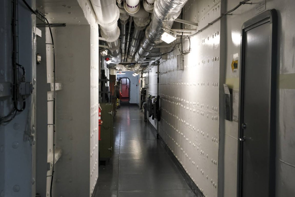 FOTOS: El portaeronaves ‘Juan Carlos I’ se somete a una profunda revisión en el astillero de Puerto Real