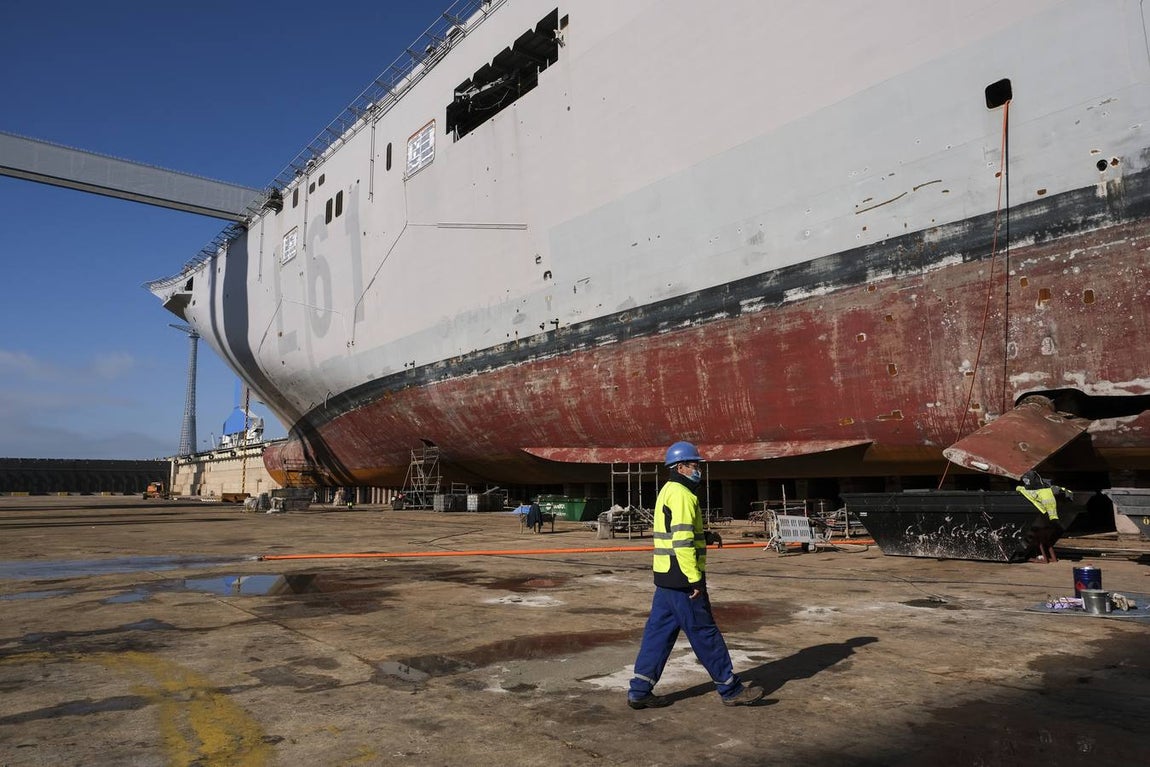 FOTOS: El portaeronaves ‘Juan Carlos I’ se somete a una profunda revisión en el astillero de Puerto Real