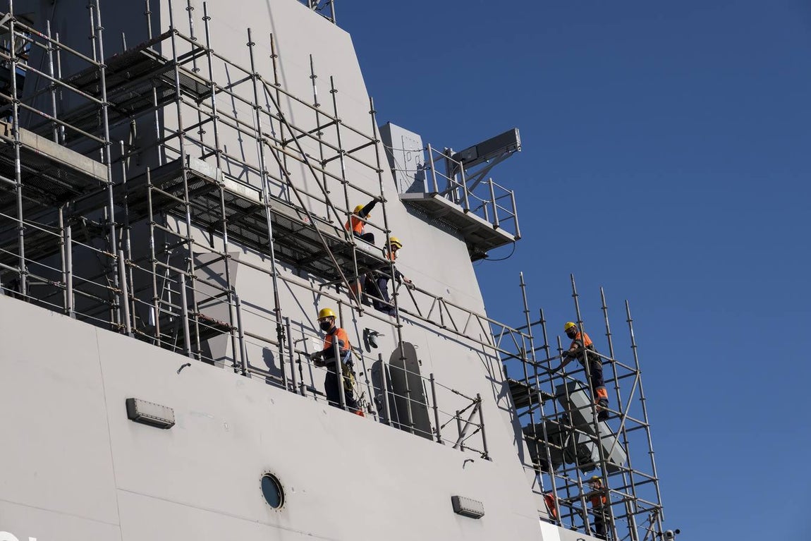 FOTOS: El portaeronaves ‘Juan Carlos I’ se somete a una profunda revisión en el astillero de Puerto Real